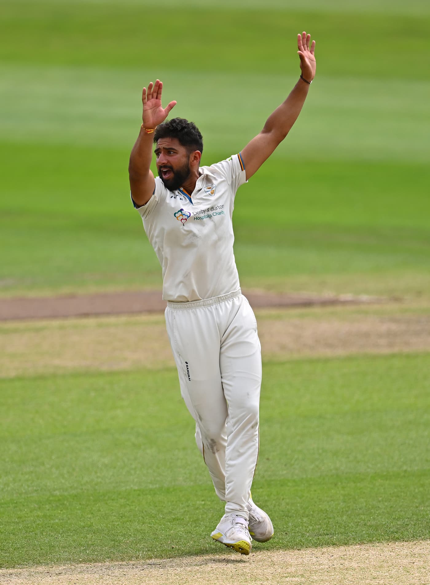 Lategan battles as Derbyshire turn the screw on Worcs