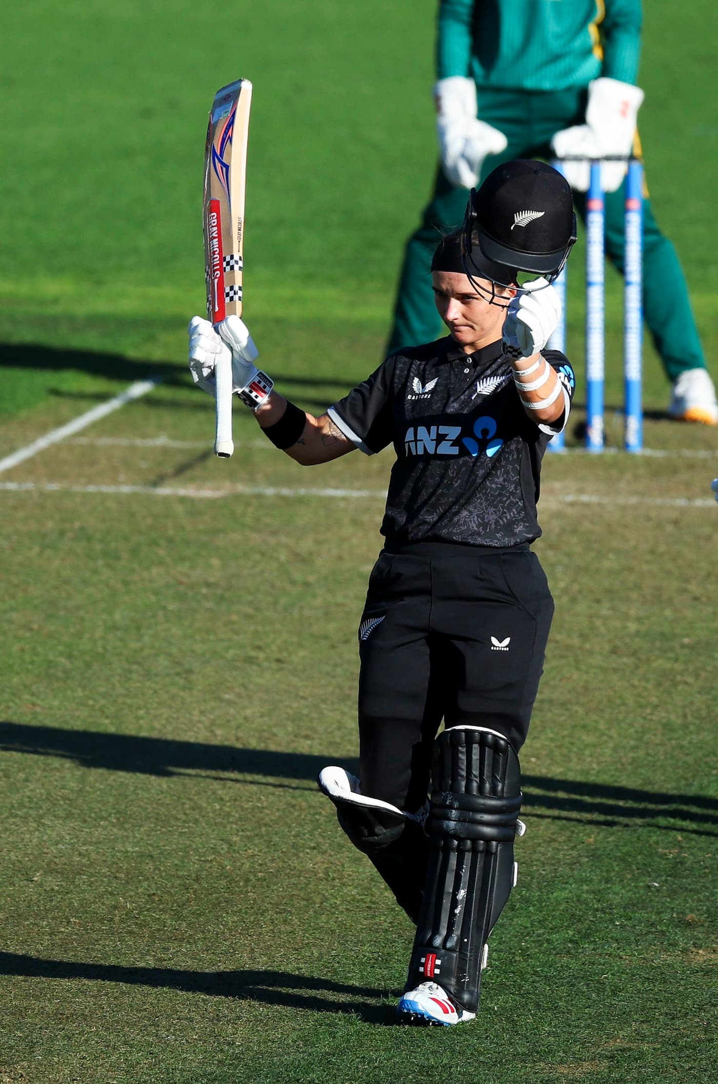 Amelia Kerr hits 139-ball 179* as New Zealand pull off record chase to level series