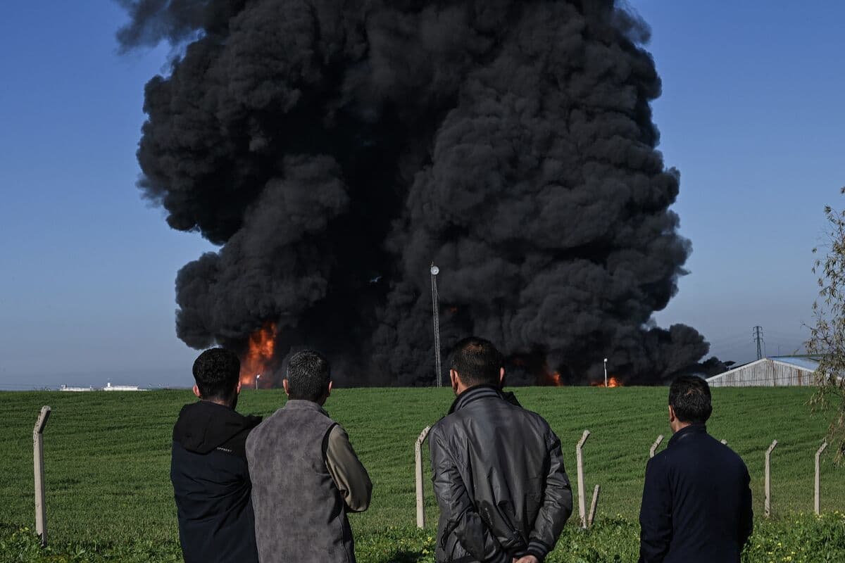Oil Swings as Traders Gauge Report of Push for Iran Ceasefire