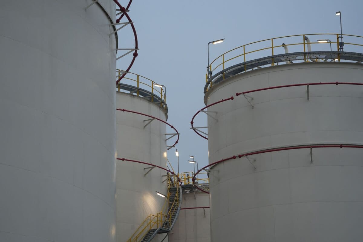Iraq Tells Buyers to Collect Crude as Oil Can Cross Hormuz